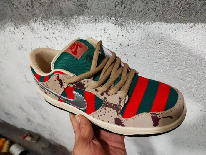 NIKE SB Dunk Low “Freddy Krueger” 313170-202
