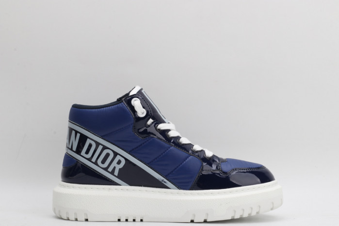D designer sneaker