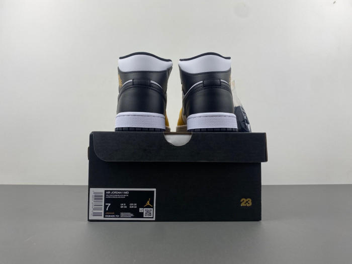 Air Jordan 1 Mid DQ8426-701