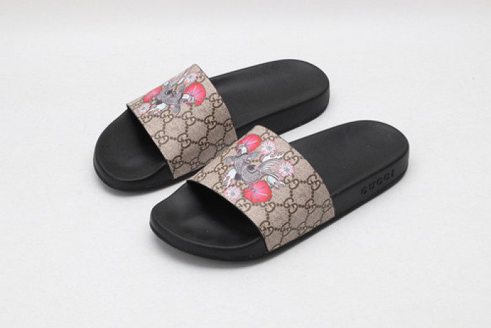 G DESIGNER SLIPPERS