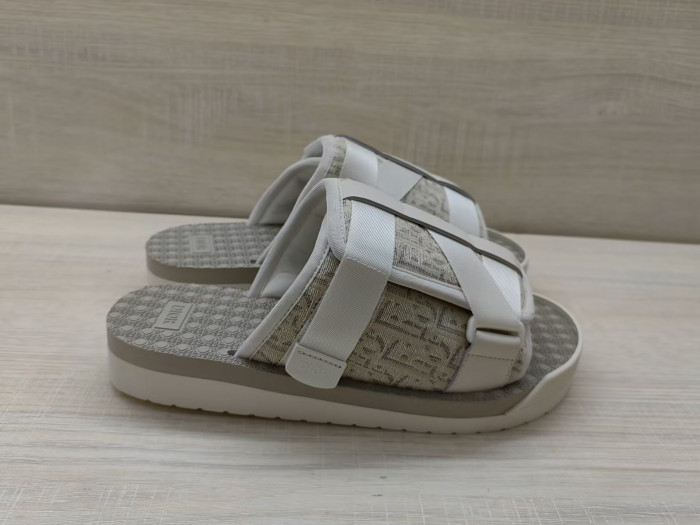 DO DESIGNER SLIPPERS