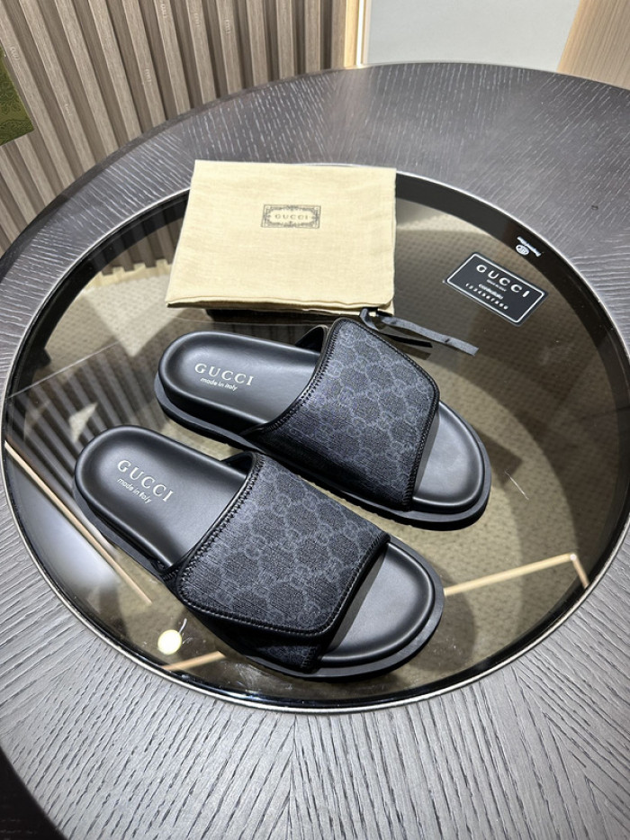 G DESIGNER SLIPPERS