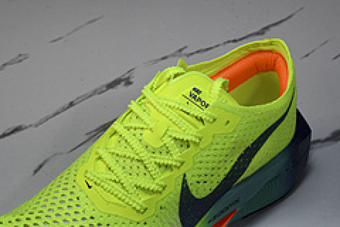 Nk ZoomX Vaporfly NEXT% 3 DV4129-700
