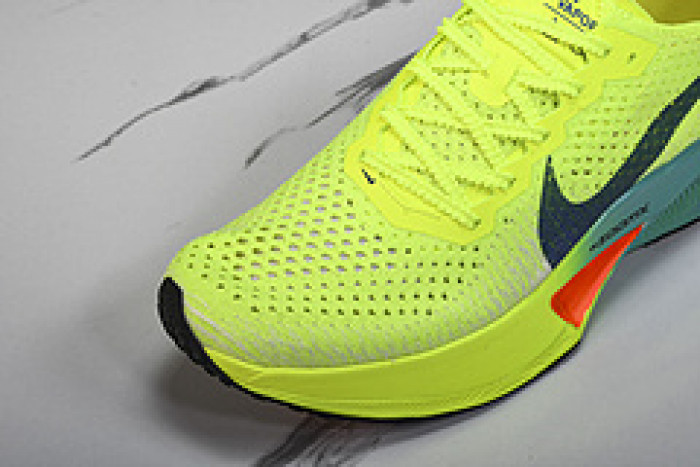 Nk ZoomX Vaporfly NEXT% 3 DV4129-700