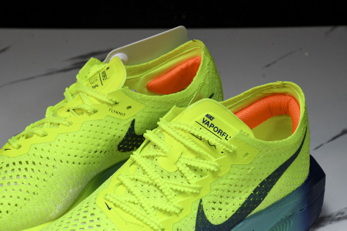 Nk ZoomX Vaporfly NEXT% 3 DV4129-700