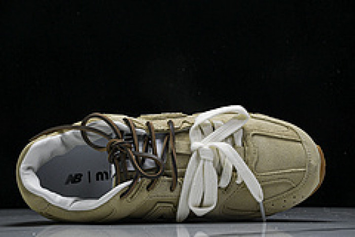 New Balance Mi­u