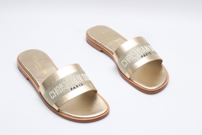 DO DESIGNER SLIPPERS