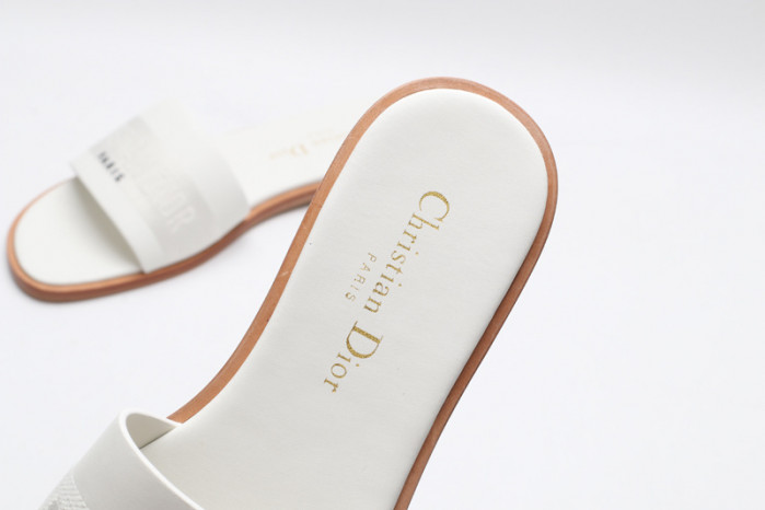 DO DESIGNER SLIPPERS