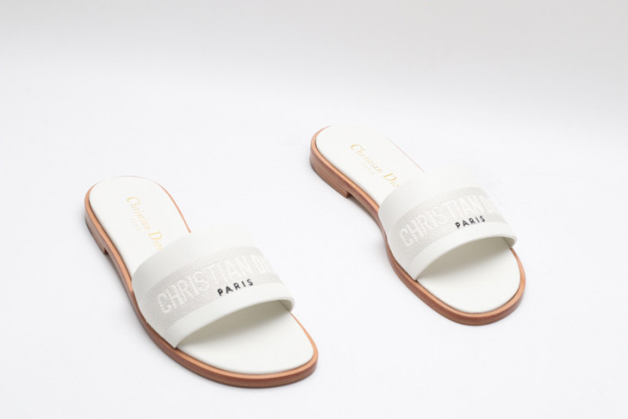 DO DESIGNER SLIPPERS