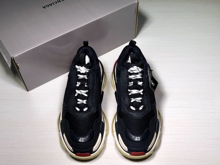 BLEN Triple S Black White Red 483513-W06E1-1000