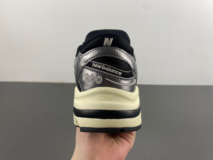 The New Balance 1000 “Silver Metallic” M1000SL.