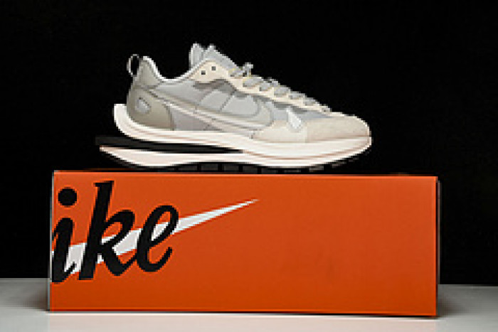 Sacai x Nk VaporWaffle 3.0 DD1875108