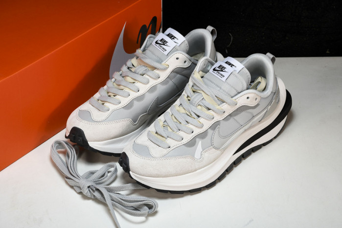 Sacai x Nk VaporWaffle 3.0 DD1875108