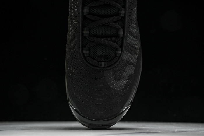 S*p*e x nk air max dn fz4044-001