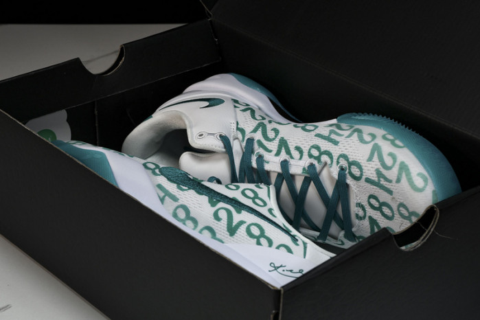 NIKE KOBE 8 PROTRO “Radiant Emerald” FQ3549-101