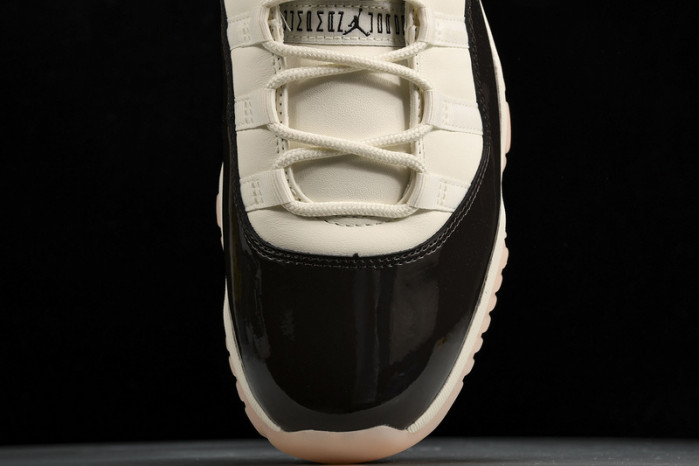 Air Jordan 11 Retro“Neapolitan” AR0715-101