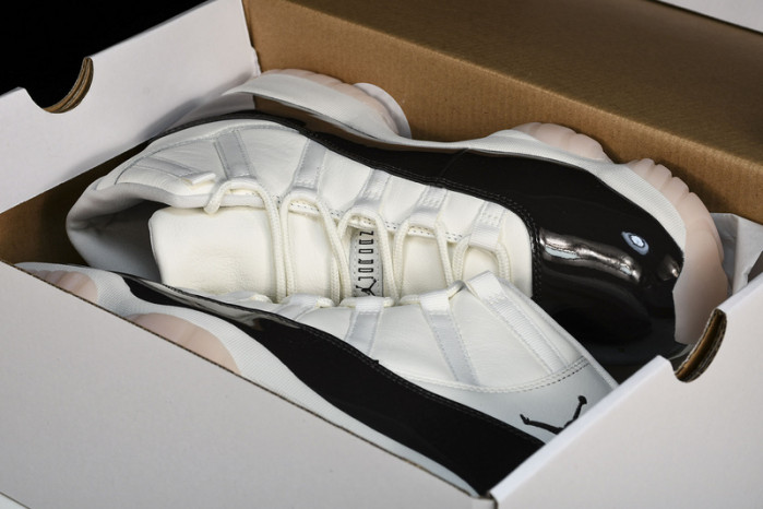 Air Jordan 11 Retro“Neapolitan” AR0715-101