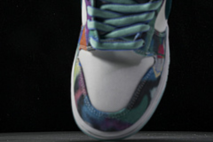 Futura Laboratories x Nike SB Dunk Low HF6061-400