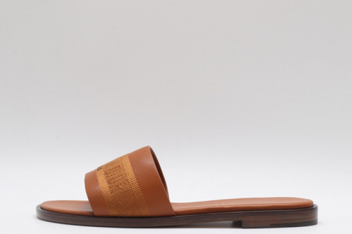 DO DESIGNER SLIPPERS