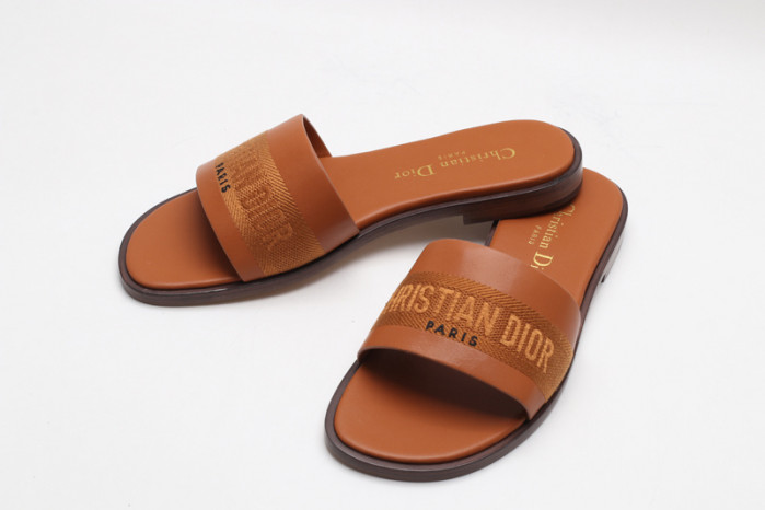 DO DESIGNER SLIPPERS