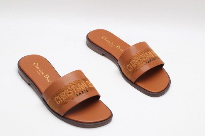 DO DESIGNER SLIPPERS