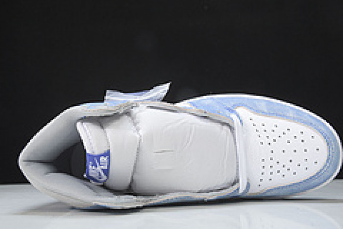 Air Jordan 1 High OG “Hyper Royal” 555088-402