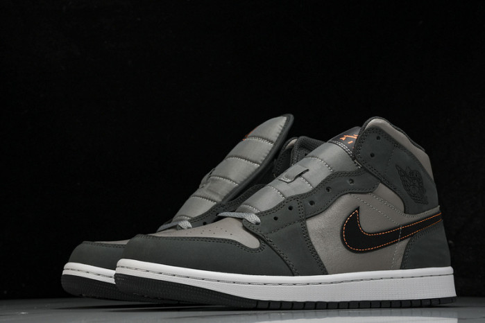 Air Jordan 1 Mid FQ8338-017