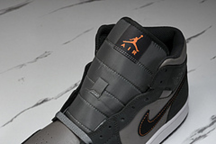 Air Jordan 1 Mid FQ8338-017