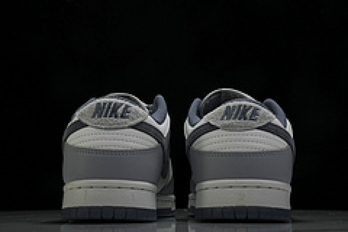 Nk Dunk Low "Light Carbon"​ FJ4188-100