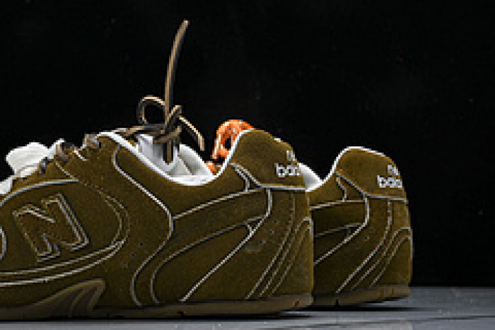 New Balance Mi­u