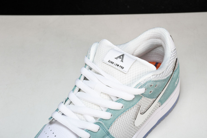 APRIL SKKATEBOARDS x NK SB Dunk Low FD2562-400
