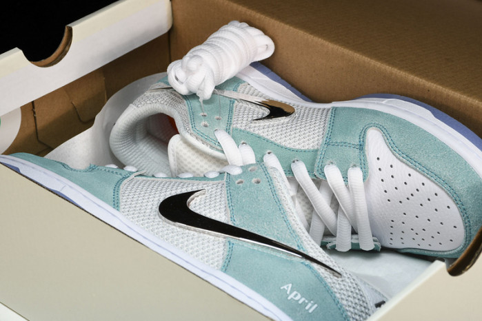 APRIL SKKATEBOARDS x NK SB Dunk Low FD2562-400