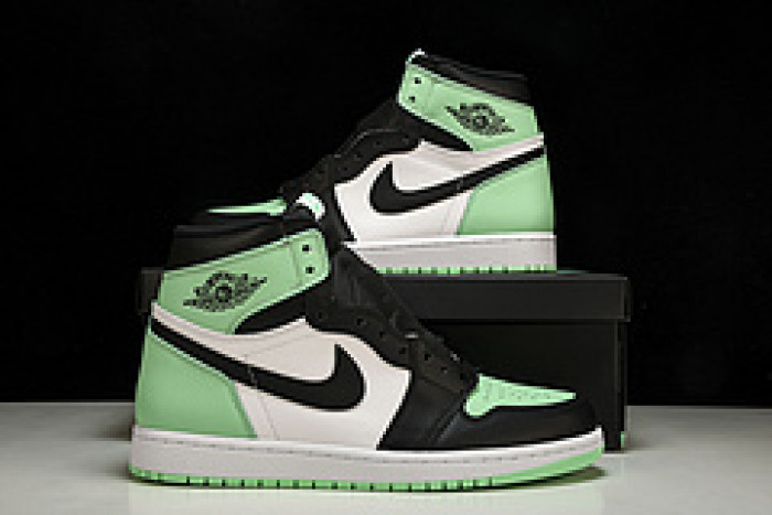 AIR JORDAN 1 RETRO HIGH "GREEN GLOW" DZ5485-130