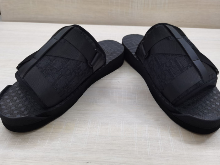 DO DESIGNER SLIPPERS