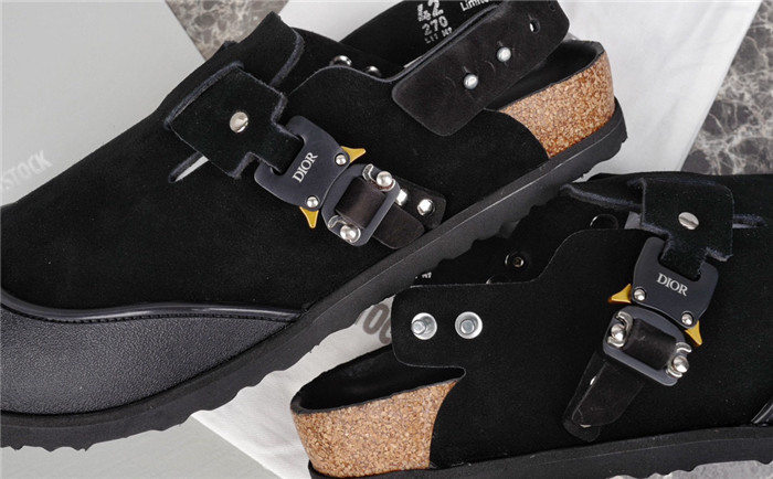 DO DESIGNER SLIPPERS