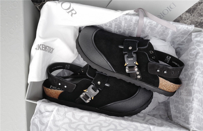 DO DESIGNER SLIPPERS