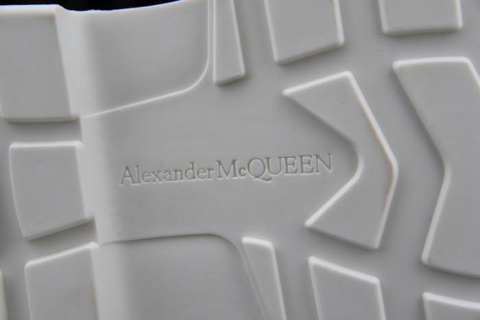 Alexander McQueen Boost white
