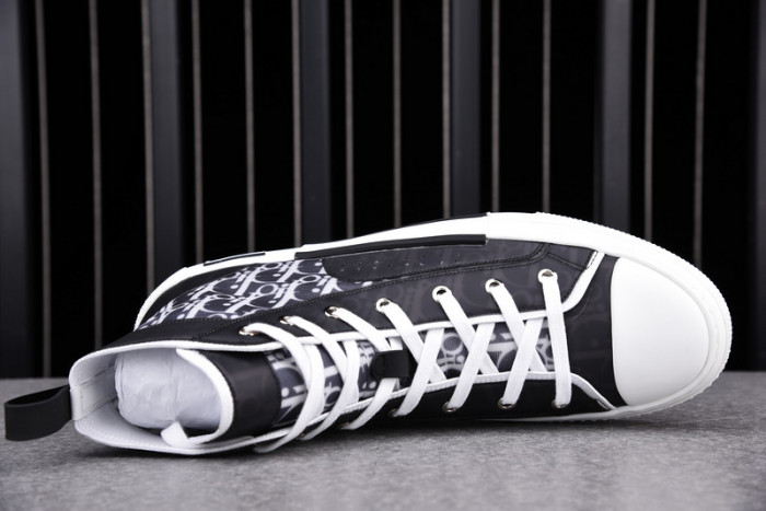 D balck/white hip-top