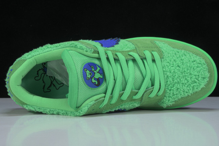 Grateful Dead x Nike SB Dunk Low “Green Bear” CJ5378-300