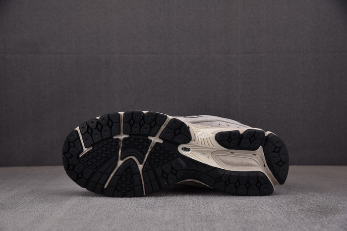 New Balance 2002R Marblehead Light Aluminum ML2002RC