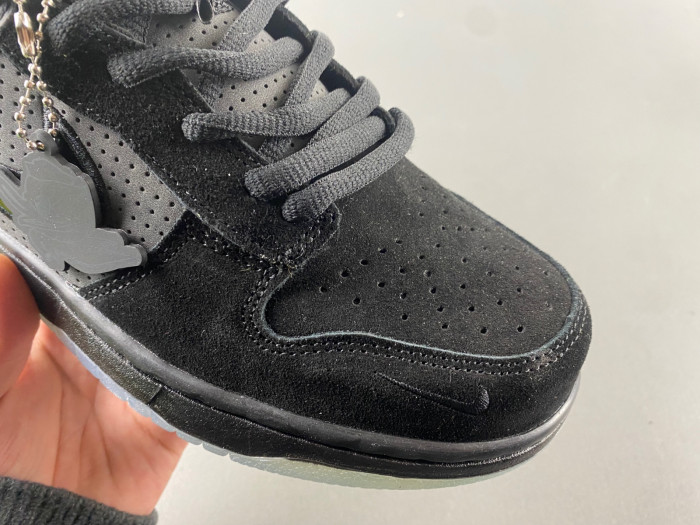 Division Street x Nike Dunk Low Lux “Oregon Black” HV1470-001