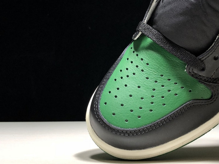 AIR JORDAN 1 RETRO HIGH OG 555088-302