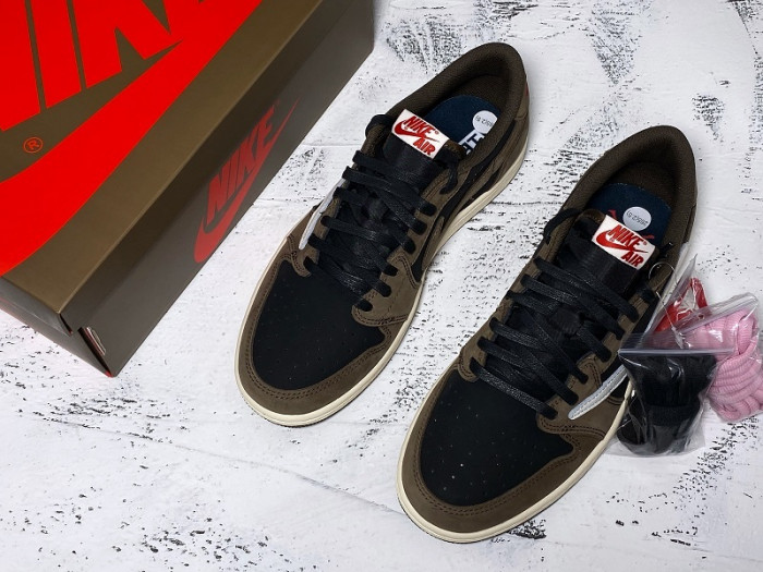 Jordan 1 Retro Low OG SP Travis Scott CQ4277-001