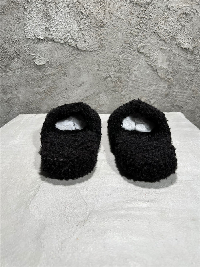 BLEN DESIGNER SLIPPERS