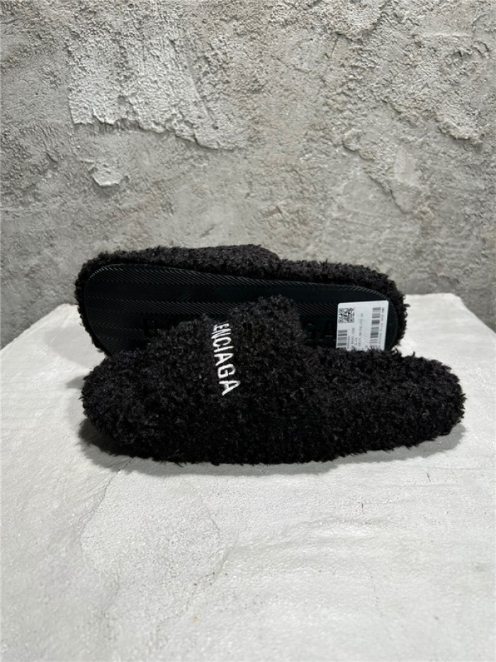 BLEN DESIGNER SLIPPERS