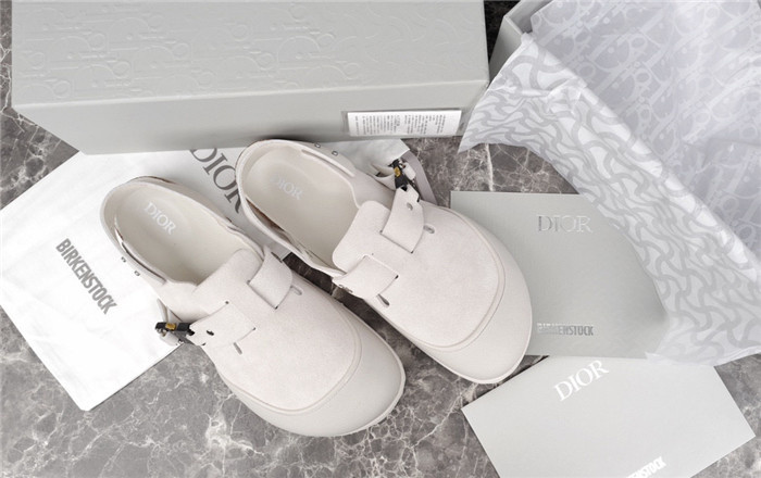 DO DESIGNER SLIPPERS