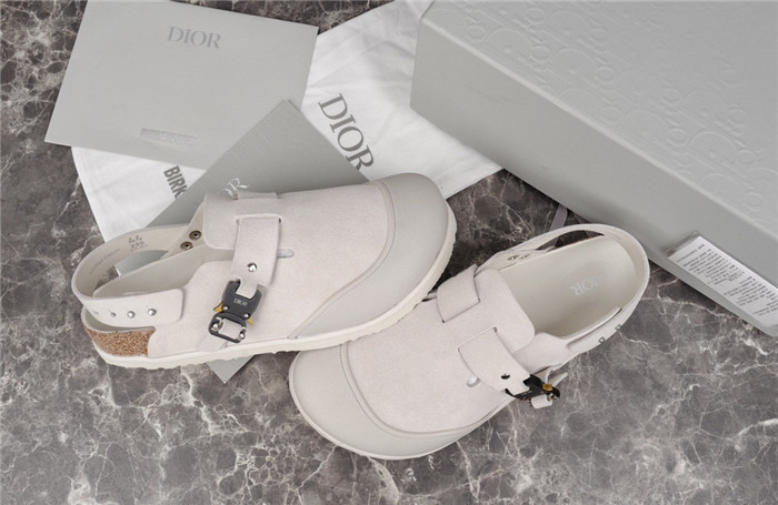 DO DESIGNER SLIPPERS