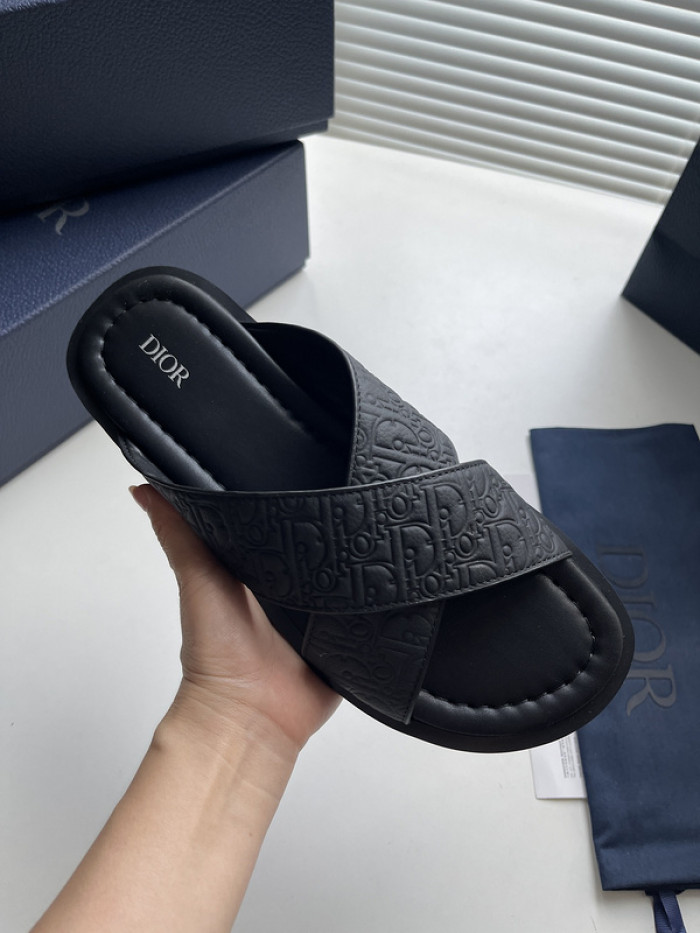 DO DESIGNER SLIPPERS