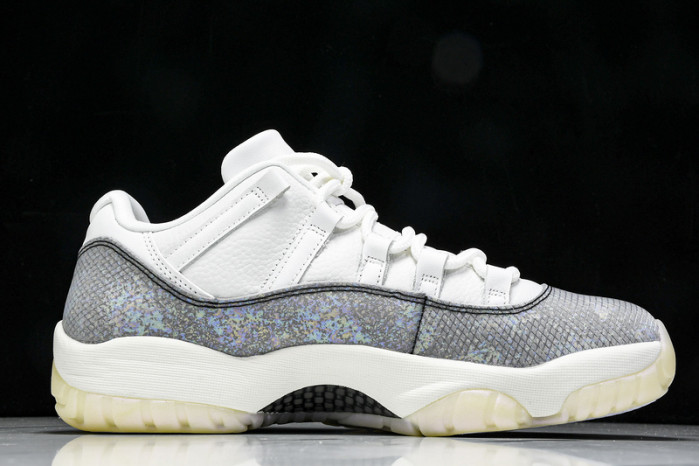 Air Jordan 11 Low HQ7000-001
