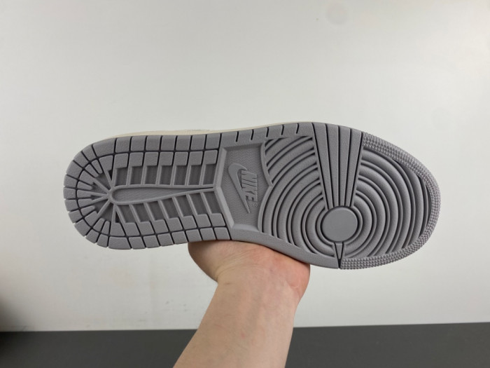 Travis Scott x Air Jordan 1 Low BB6588-315